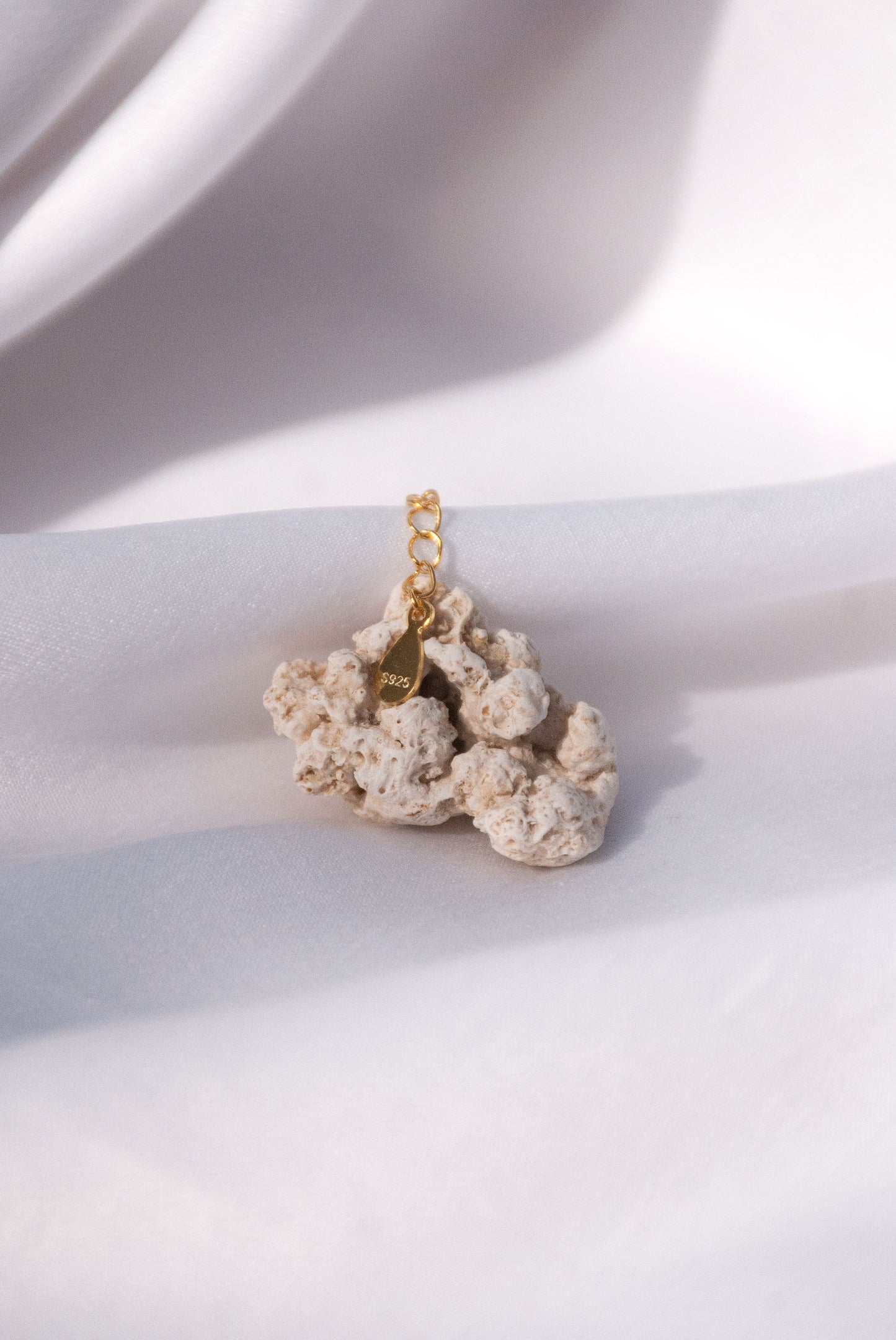 Silver 925 clasp and extension chain.
